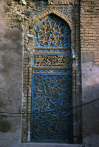 Mashhad al-Imam Yahya ibn al-Qasim, view of an external niche decorated with blue glazed tile work, Mosul, Iraq, ca.1980. Yasser Tabbaa Archive.