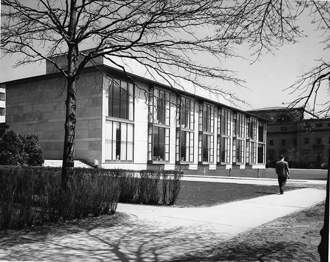 photo of Hayden Library in the 1950s